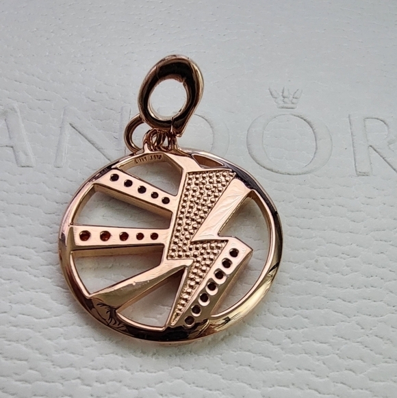 Pandora ME Light Me Up Medallion - Picture 9 of 9